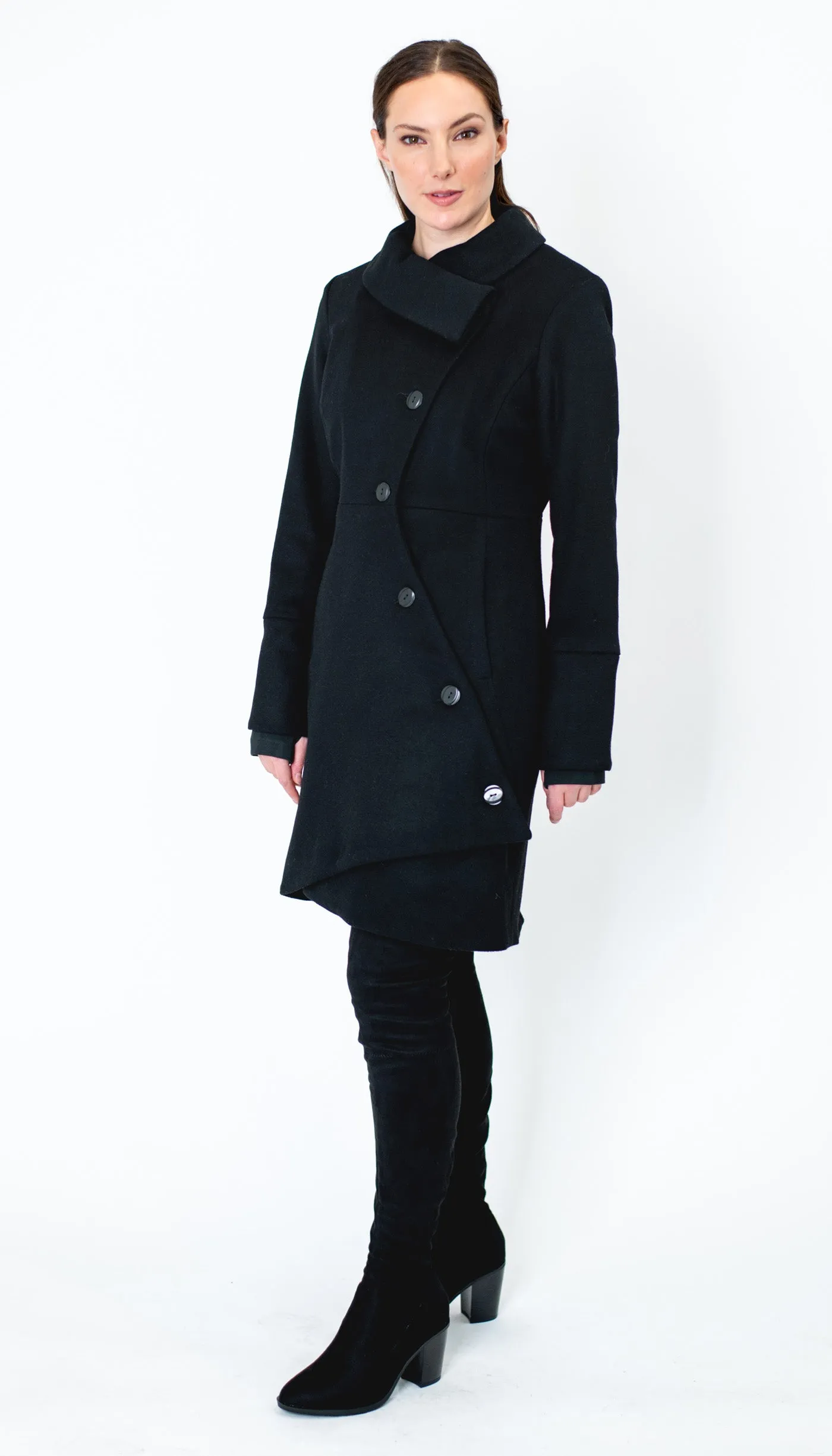 Swerve Coat in Wool/ Nylon/Cashmere / Black