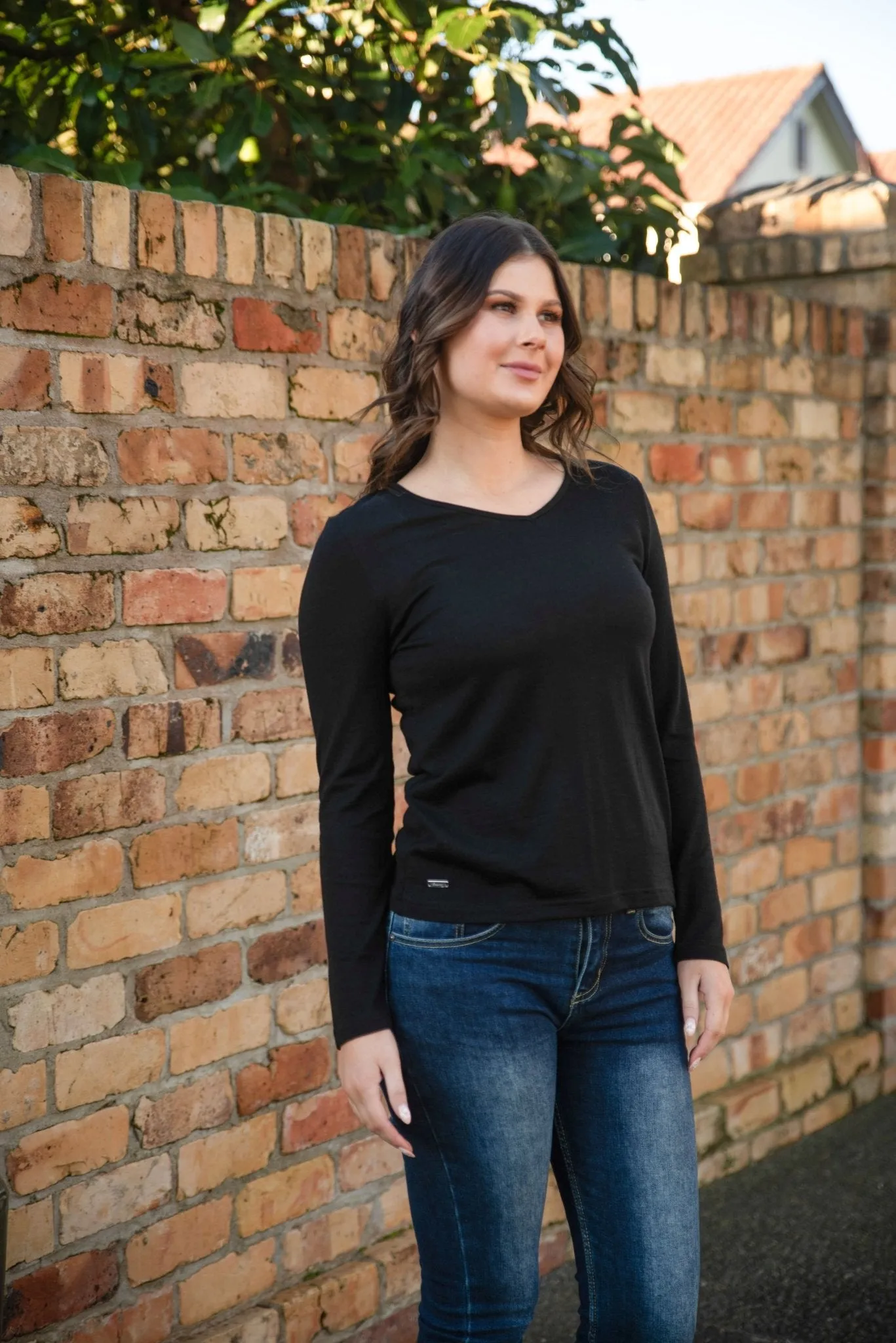 WOMENS 100% MERINO (210) LONG SLEEVE V NECK TOP BLACK